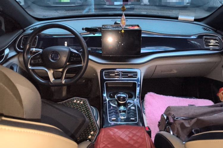 Used BYD Qin PLUS 2021 EV 500KM Luxury Model Center Console