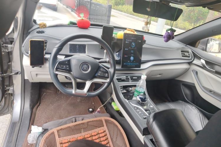 Used BYD Qin PLUS 2021 EV 400KM Luxury Model Center Console