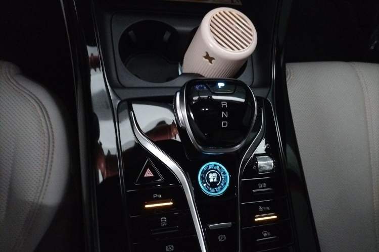 Used BYD Qin PLUS 2021 DM-i 55KM Prestige Model Gear Lever