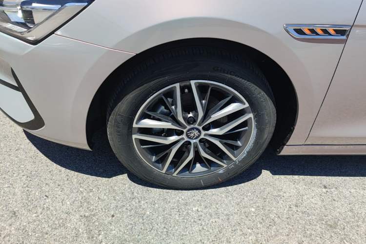 Used BYD Qin PLUS 2021 EV 400KM Luxury Model Left Front Wheel Hub