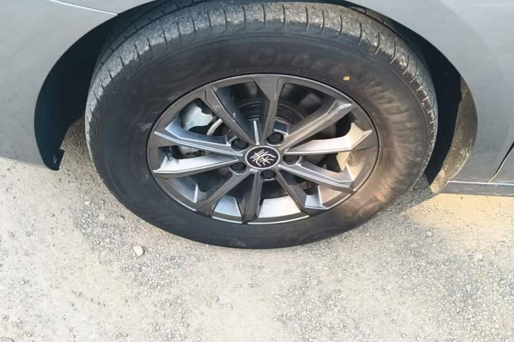 Used BYD Qin PLUS 2021 EV 400KM Leading Comfort Edition Left Front Wheel Hub