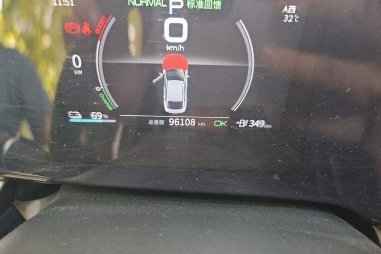 Used BYD Qin PLUS 2021 EV 500KM Luxury Model Odometer Close Up