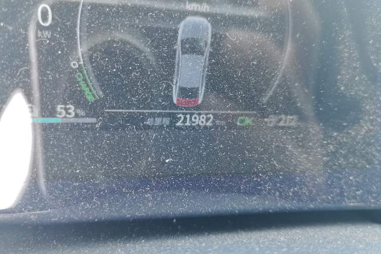 Used BYD Qin PLUS 2021 EV 400KM Luxury Model Odometer Close Up