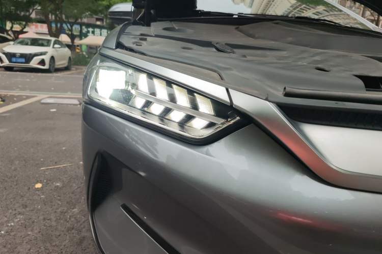 Used BYD Qin PLUS 2021 EV 400KM Luxury Model Right Front Headlight