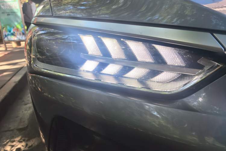 Used BYD Qin PLUS 2021 EV 500KM Luxury Model Right Front Headlight