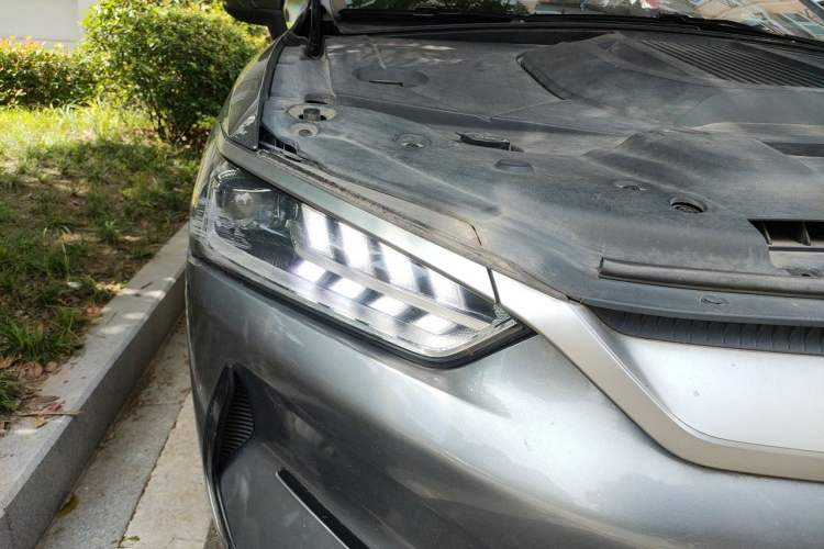 Used BYD Qin PLUS 2021 EV 500KM Luxury Model Right Front Headlight