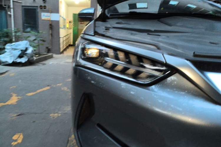 Used BYD Qin PLUS 2021 EV 500KM Luxury Model Right Front Headlight
