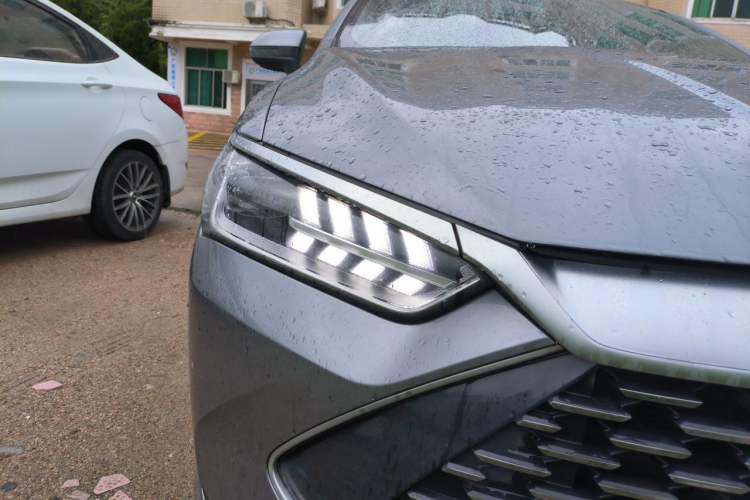 Used BYD Qin PLUS 2021 DM-i 55KM Prestige Model Right Front Headlight