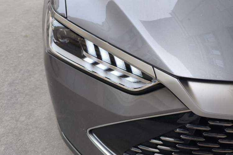 Used BYD Qin PLUS 2021 DM-i 120KM Prestige Model Right Front Headlight