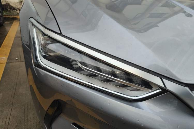 Used BYD Qin PLUS 2021 EV 500KM Luxury Model Right Front Headlight