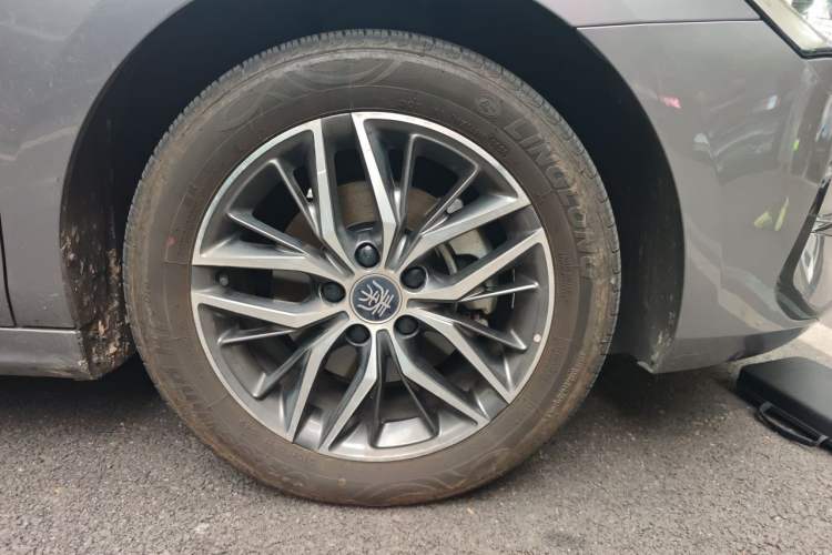 Used BYD Qin PLUS 2021 EV 400KM Luxury Model Right Front Wheel Hub