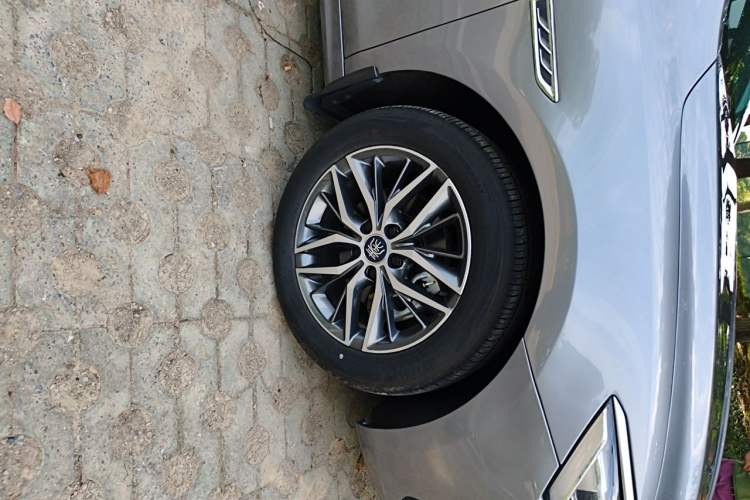 Used BYD Qin PLUS 2021 EV 500KM Premium Model Right Front Wheel Hub