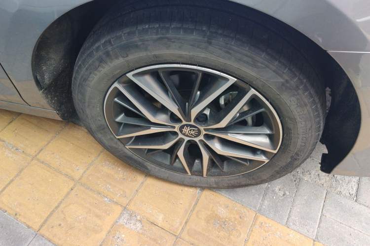 Used BYD Qin PLUS 2021 DM-i 120KM Prestige Model Right Front Wheel Hub