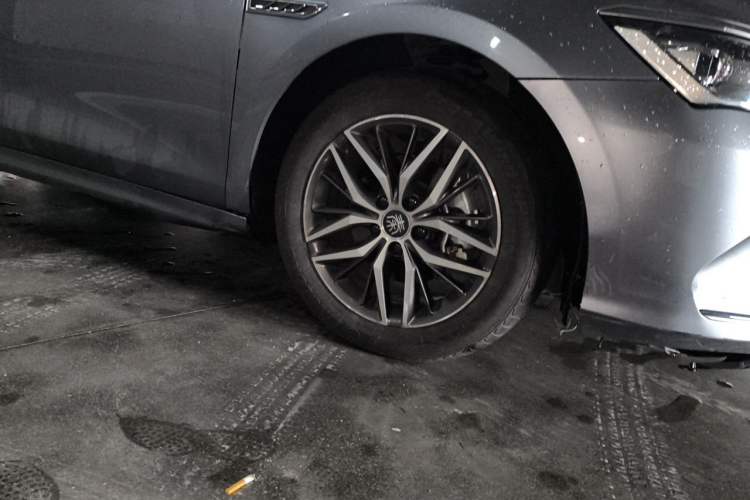 Used BYD Qin PLUS 2021 DM-i 55KM Flagship Model Right Front Wheel Hub