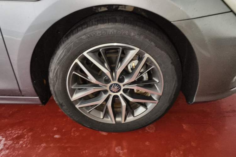 Used BYD Qin PLUS 2021 DM-i 55KM Flagship Model Right Front Wheel Hub