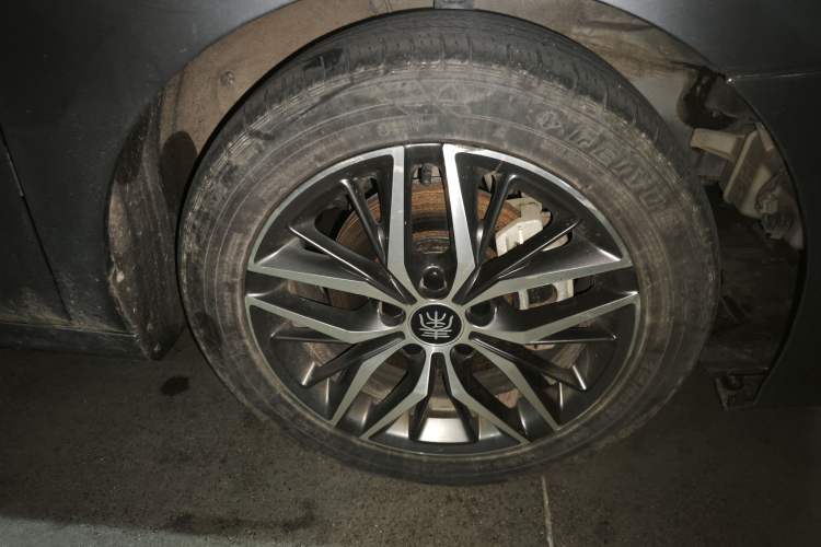 Used BYD Qin PLUS 2021 DM-i 55KM Flagship Model Right Front Wheel Hub