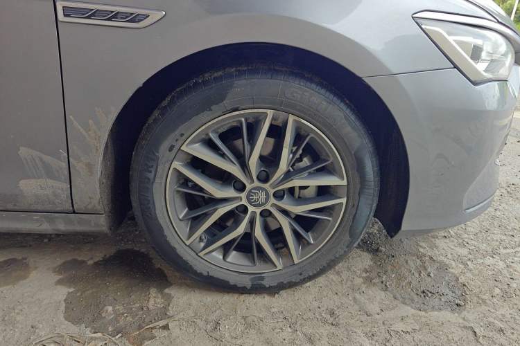 Used BYD Qin PLUS 2021 DM-i 55KM Flagship Model Right Front Wheel Hub