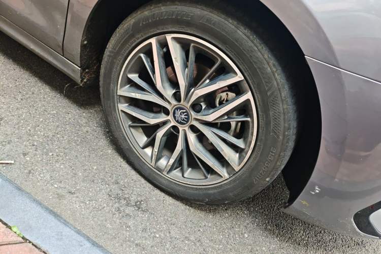 Used BYD Qin PLUS 2021 EV 500KM Luxury Model Right Front Wheel Hub