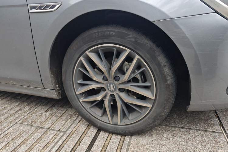 Used BYD Qin PLUS 2021 EV 500KM Luxury Model Right Front Wheel Hub