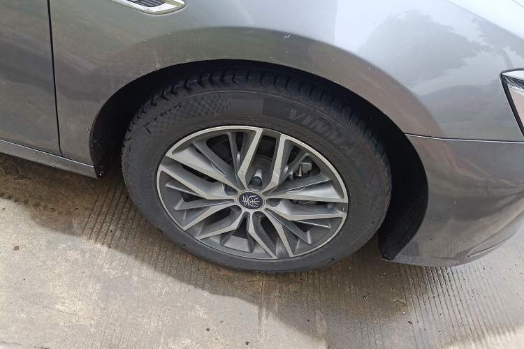 Used BYD Qin PLUS 2021 DM-i 120KM Flagship Model Right Front Wheel Hub