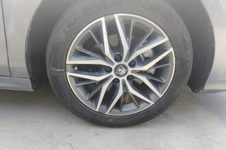 Used BYD Qin PLUS 2021 DM-i 55KM Flagship Model Right Front Wheel Hub