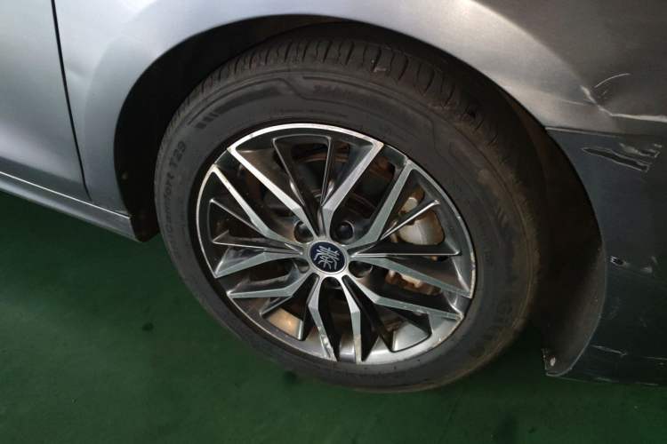 Used BYD Qin PLUS 2021 EV 500KM Luxury Model Right Front Wheel Hub