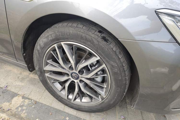 Used BYD Qin PLUS 2021 DM-i 55KM Flagship Model Right Front Wheel Hub
