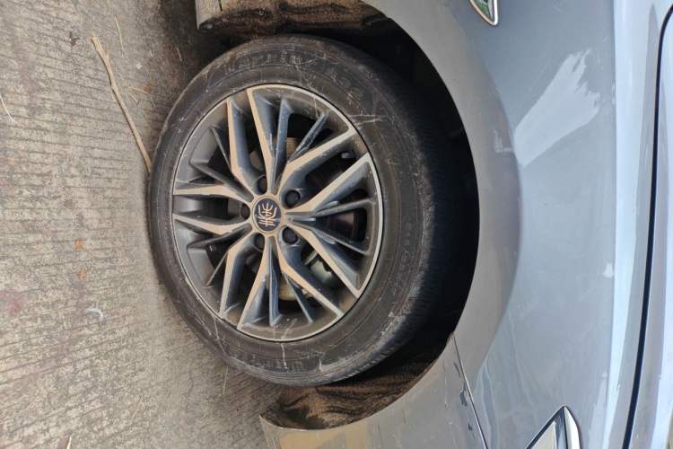 Used BYD Qin PLUS 2021 EV 500KM Luxury Model Right Front Wheel Hub