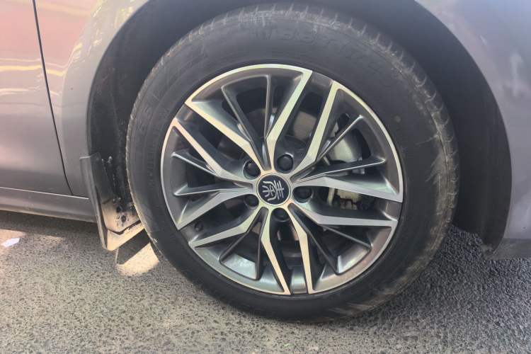 Used BYD Qin PLUS 2021 EV 500KM Luxury Model Right Front Wheel Hub