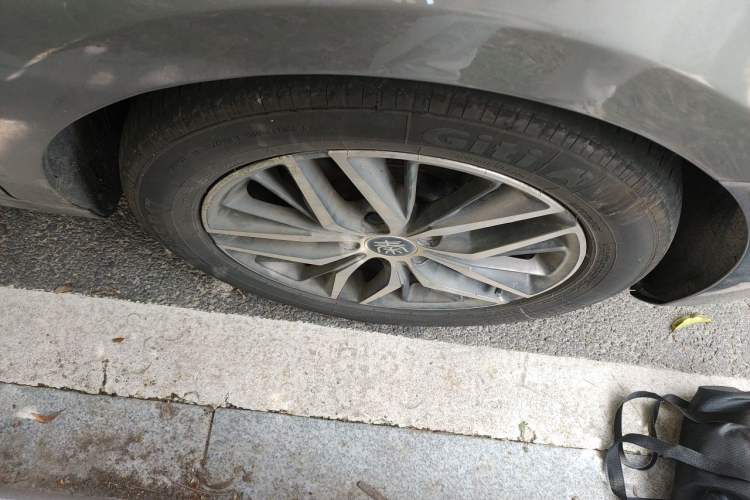 Used BYD Qin PLUS 2021 EV 500KM Luxury Model Right Front Wheel Hub