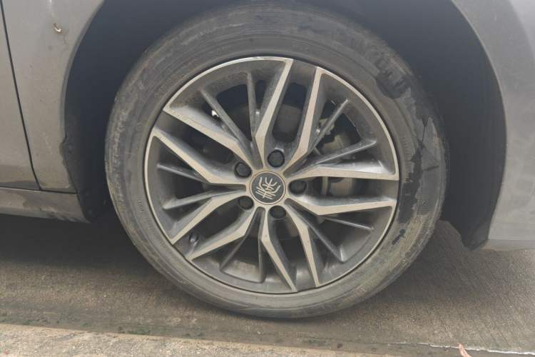 Used BYD Qin PLUS 2021 DM-i 120KM Flagship Model Right Front Wheel Hub