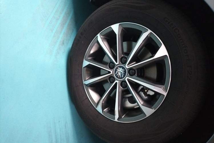 Used BYD Qin PLUS 2021 DM-i 55KM Prestige Model Right Front Wheel Hub
