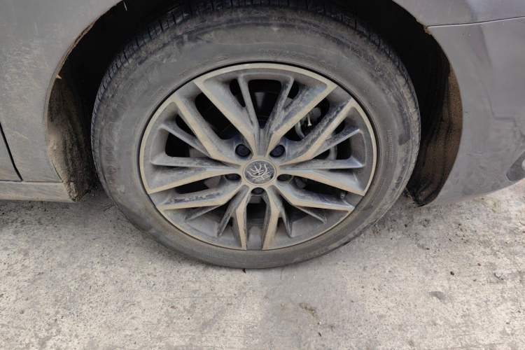 Used BYD Qin PLUS 2021 EV 500KM Luxury Model Right Front Wheel Hub