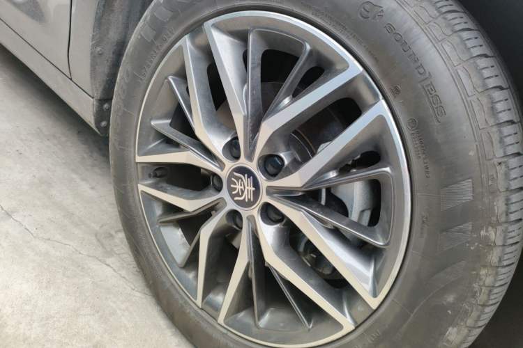 Used BYD Qin PLUS 2021 DM-i 120KM Prestige Model Right Front Wheel Hub