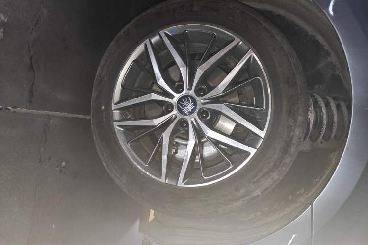 Used BYD Qin PLUS 2021 DM-i 120KM Prestige Model Right Front Wheel Hub