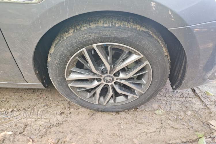 Used BYD Qin PLUS 2021 EV 500KM Luxury Model Right Front Wheel Hub
