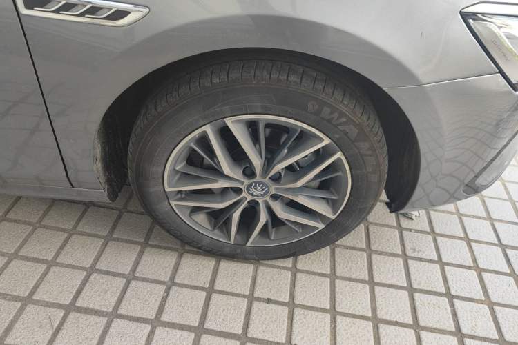 Used BYD Qin PLUS 2021 EV 500KM Luxury Model Right Front Wheel Hub
