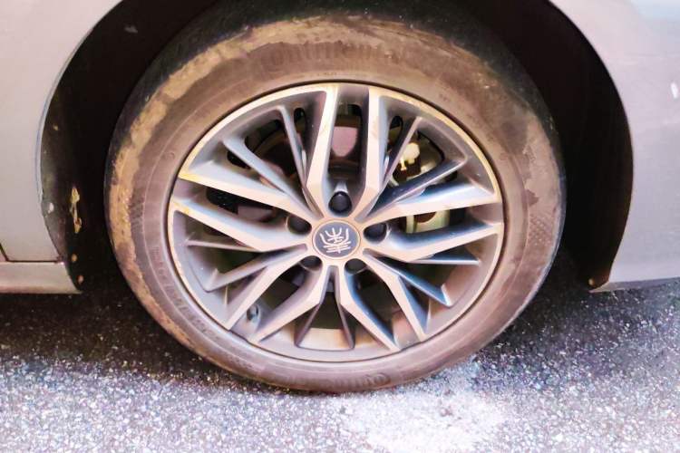 Used BYD Qin PLUS 2021 DM-i 120KM Prestige Model Right Front Wheel Hub
