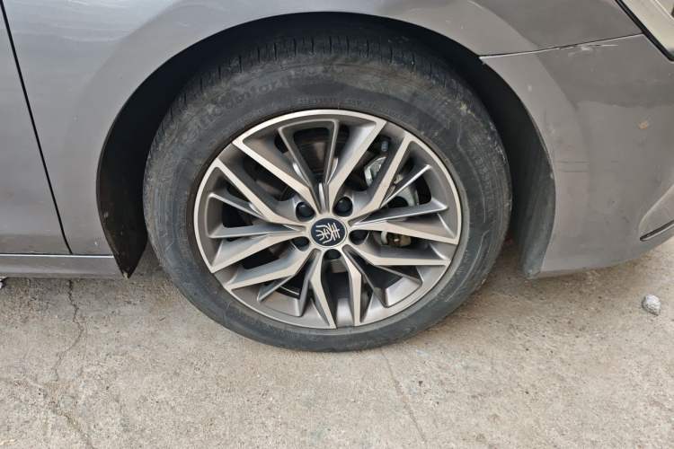Used BYD Qin PLUS 2021 DM-i 55KM Flagship Model Right Front Wheel Hub