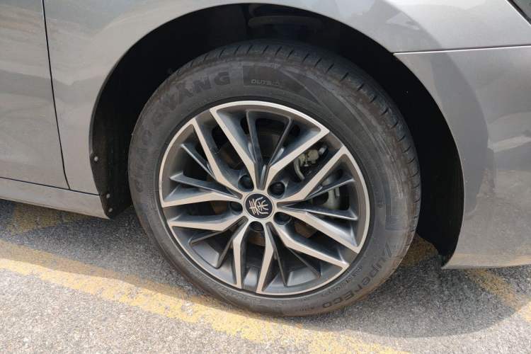 Used BYD Qin PLUS 2021 EV 500KM Luxury Model Right Front Wheel Hub