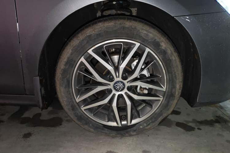 Used BYD Qin PLUS 2021 DM-i 55KM Flagship Model Right Front Wheel Hub