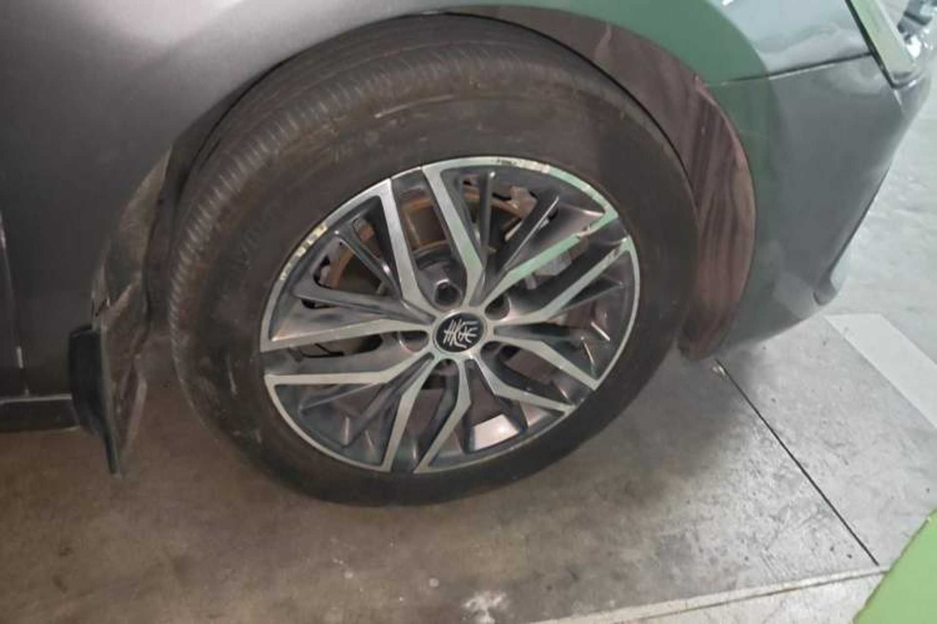 Used BYD Qin PLUS 2021 EV 500KM Luxury Model Right Front Wheel Hub