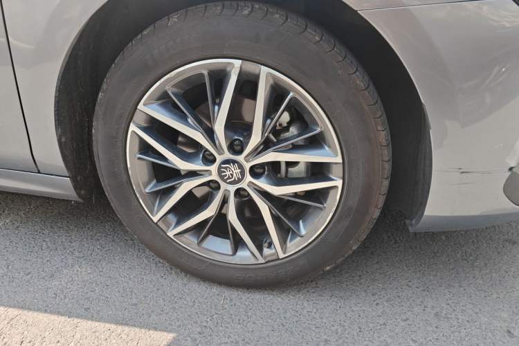 Used BYD Qin PLUS 2021 EV 500KM Luxury Model Right Front Wheel Hub