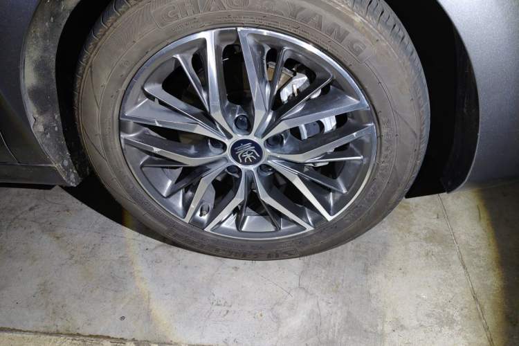 Used BYD Qin PLUS 2021 EV 500KM Premium Model Right Front Wheel Hub