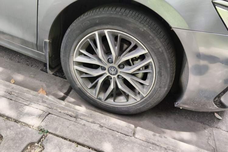 Used BYD Qin PLUS 2021 EV 500KM Luxury Model Right Front Wheel Hub