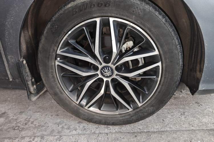 Used BYD Qin PLUS 2021 DM-i 55KM Flagship Model Right Front Wheel Hub