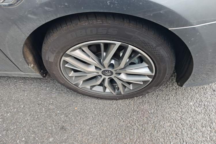 Used BYD Qin PLUS 2021 DM-i 55KM Flagship Model Right Front Wheel Hub