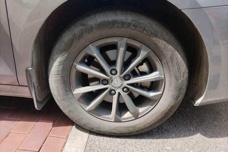 Used BYD Qin PLUS 2021 EV 420KM Commuter Edition Right Front Wheel Hub