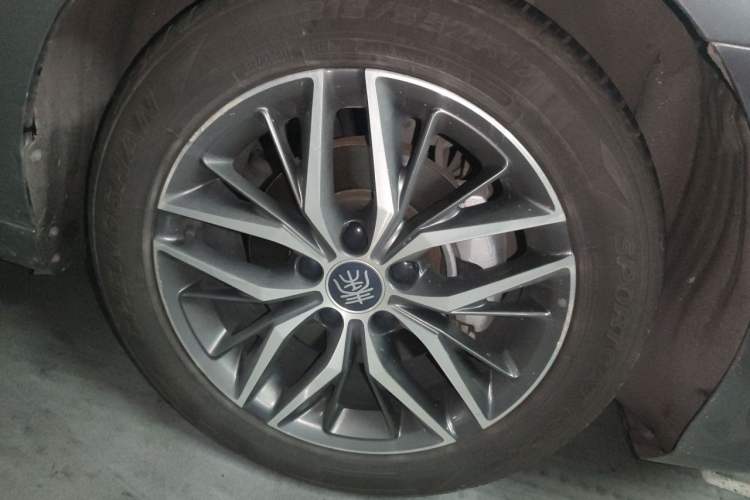 Used BYD Qin PLUS 2021 DM-i 55KM Flagship Model Right Front Wheel Hub