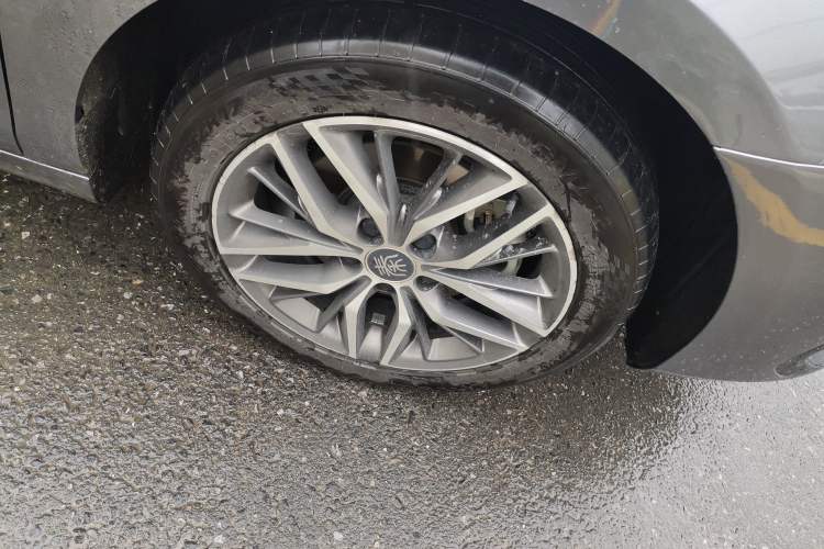 Used BYD Qin PLUS 2021 EV 500KM Luxury Model Right Front Wheel Hub